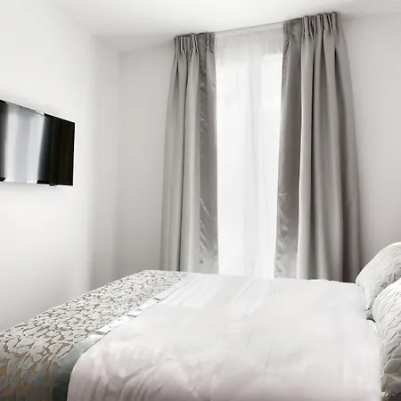 Le Trente 3* פריז